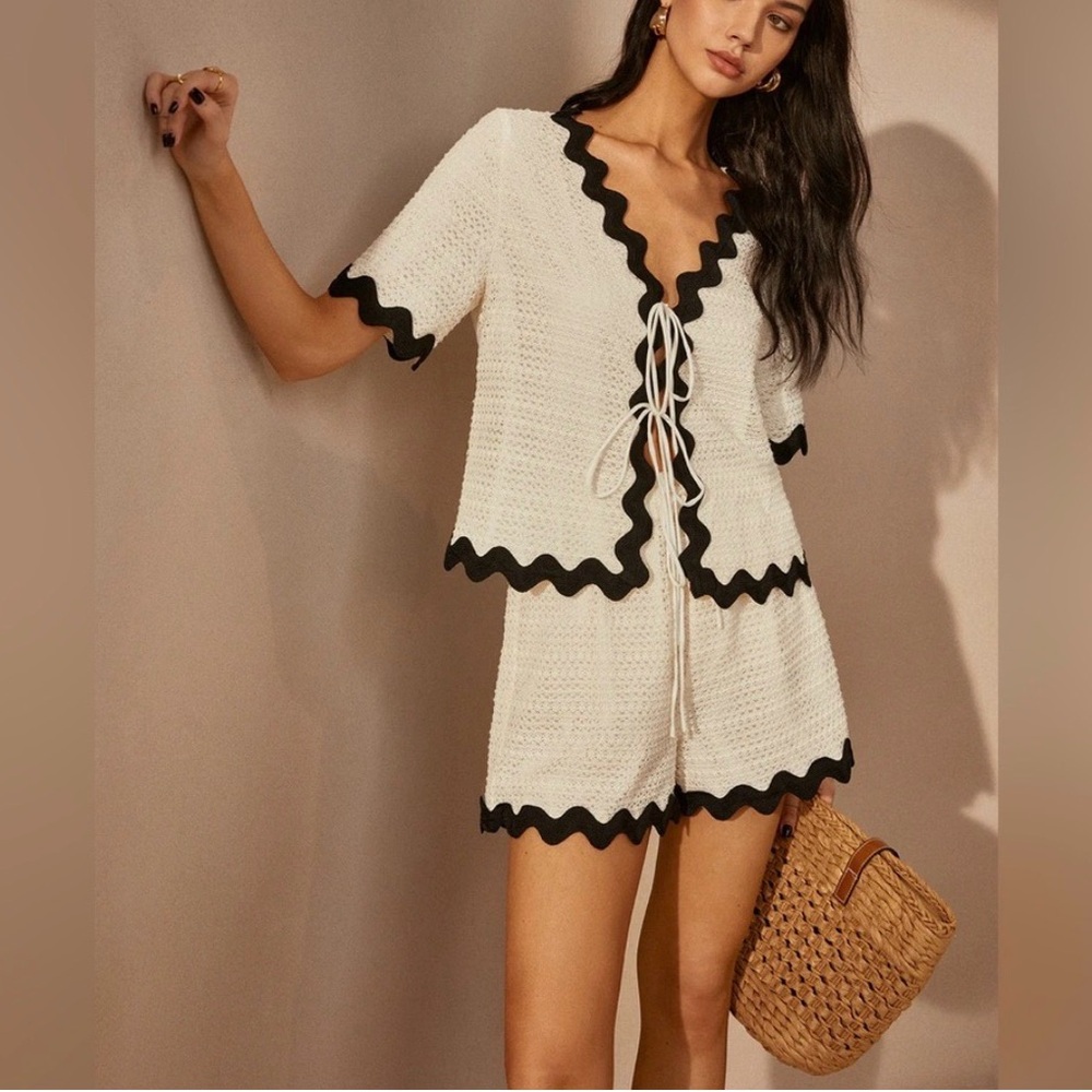 Commense Chic Black and Cream Knit Set - Picture 3 of 6
